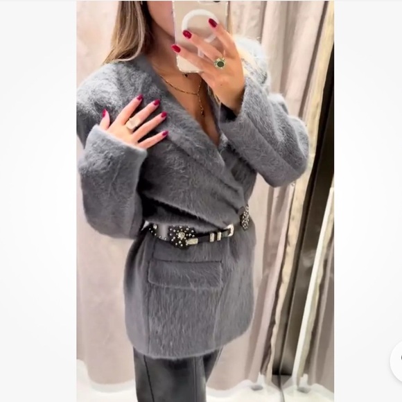 🦋 Bloggers Favorite 🦋 NWT Zara Faux Fur Soft Oversized Straight Cut Blazer M - Picture 3 of 16